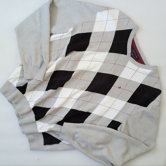 Tommy Hilfiger 100% Cotton Sweater in Argyle Print - Picture 2 of 12